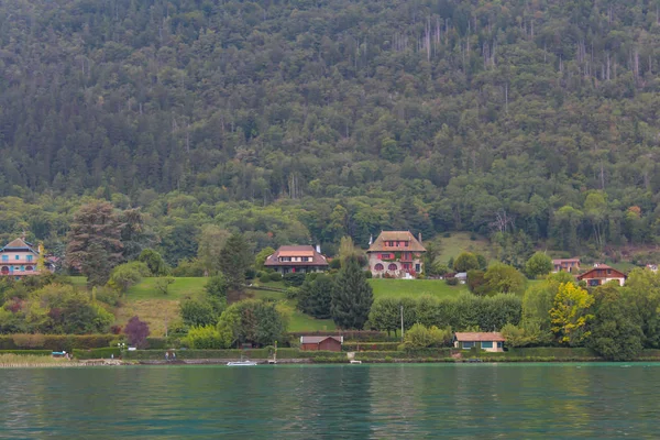 Annecy jezero a hory — Stock fotografie