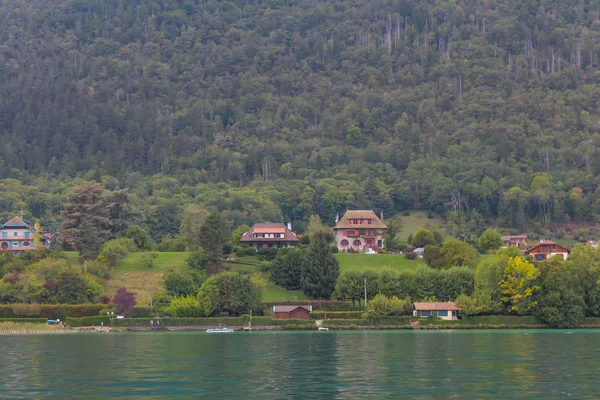 Annecy lake and mountains — Stock Photo, Image