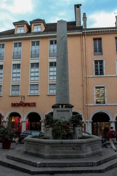 Monument in the historic centre of the city. Annecy — Stock Photo, Image