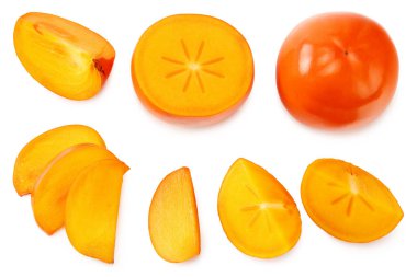 Beyaz arka planda izole edilmiş dilimleri olan taze olgun hurmalar. en üstteki görünüm