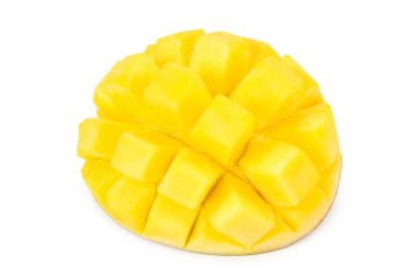 Beyaz arka planda izole edilmiş mango dilimleri. sağlıklı yiyecekler