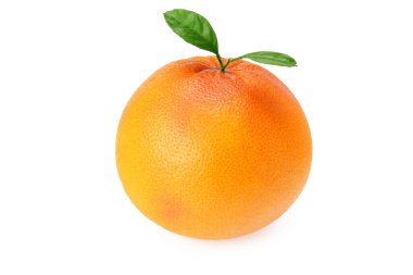 Beyaz arkaplanda yeşil yapraklı greyfurt