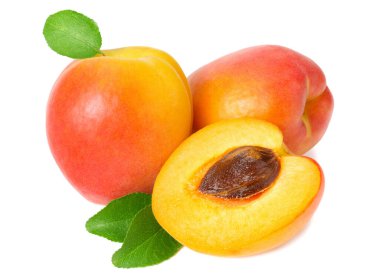 dilimler ve yeşil yaprak beyaz arka plan izole ile kayısı meyve