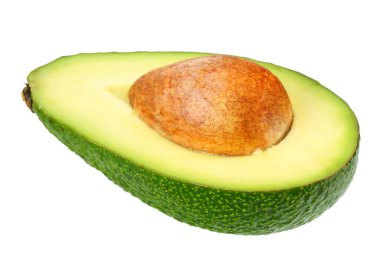 Dilimlenmiş avokado beyaz bir arkaplanda izole edilmiş.