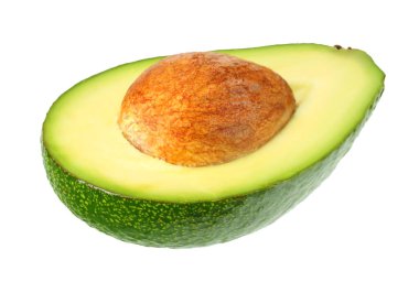Dilimlenmiş avokado beyaz bir arkaplanda izole edilmiş.