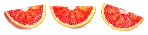 赤血オレンジコレクション 白い背景に隔離された赤血オレンジのスライス — ストック写真