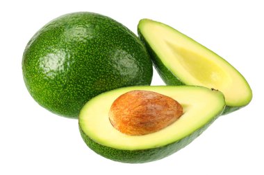 beyaz arkaplanda izole edilmiş dilimleri olan avokado