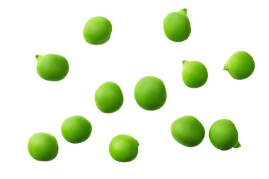 Taze taze bezelyeler beyaz arka planda izole edilmiş. Üst görünüm