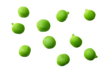 Taze taze bezelyeler beyaz arka planda izole edilmiş. Üst görünüm