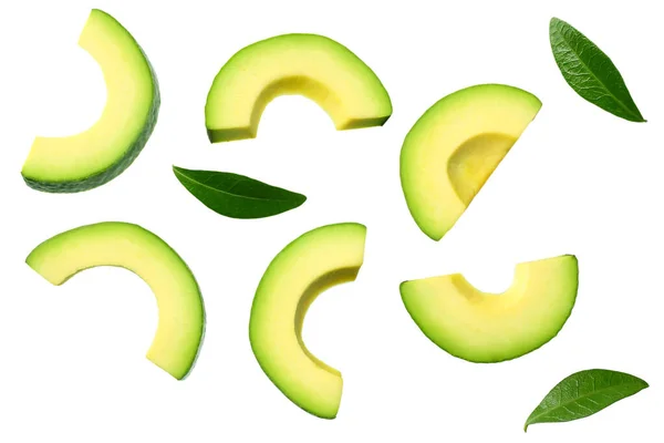 Avocado Scheiben Geschnitten Mit Blättern Isoliert Auf Weißem Hintergrund Ansicht — Stockfoto