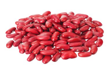 Beyaz zemin üzerinde kırmızı böbrek fasulyesi izole