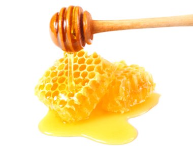 Ballı bal peteği ve bal beyaz arkaplanda izole edilmiş.