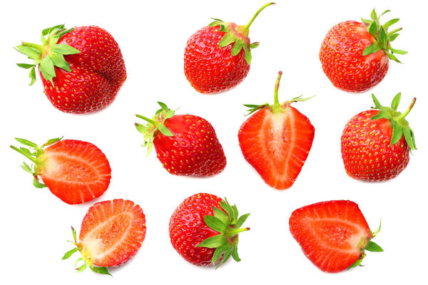 Клубника с ломтиками изолированы на белом фоне. вид сверху
