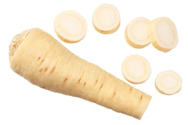 Beyaz arka planda izole edilmiş taze maydanoz kökü. en üstteki görünüm