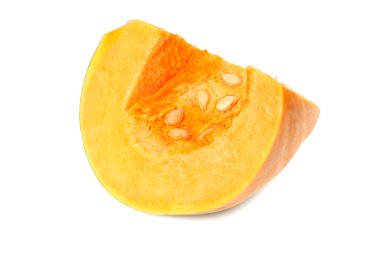 beyaz arkaplanda izole edilmiş balkabağı parçası