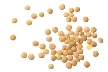 Beyaz arka planda izole edilmiş mercimek. en üstteki görünüm