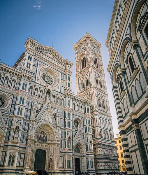 Detail of the cathedral of Florence with a blue sky — Stock Photo, Image