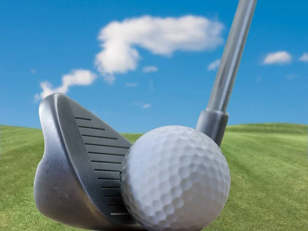 Golf club, ball and nature — Stock Photo, Image