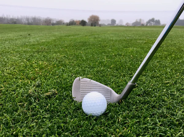 Golf ijzer in vaargeul — Stockfoto