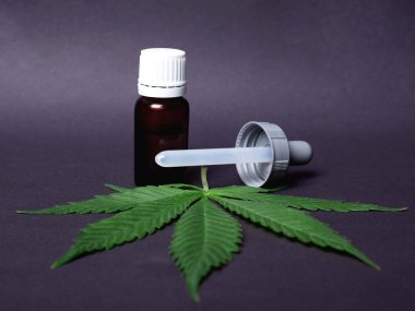 Marihuana kanser, kenevir yaprağı ve yağ için doğal bir tedavidir.