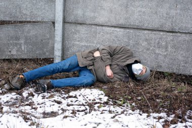 a person dying of a virus. the man in the medical mask became ill. pandemic epidemic