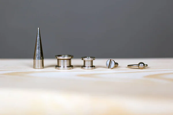 Conjunto de accesorios para perforar en una tabla de madera —  Fotos de Stock