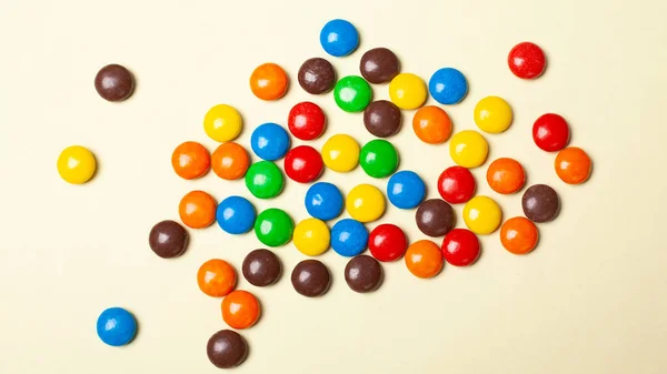 Dulces pequeños multicolores. Canciones de colores vista superior — Foto de Stock