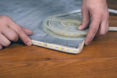 Kurulum öncülüğünde. dekoratif diyot ışıklandırması kurulumu 