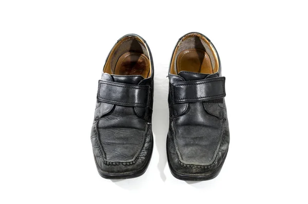 Régi használt és kopott fekete bőr cipő — Stock Fotó