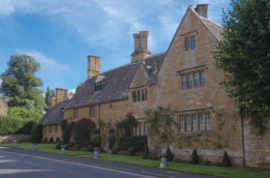 Tipik bal renkli Cotswold house