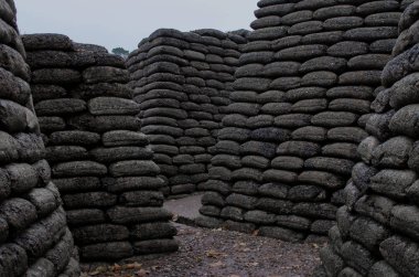 Beton kalıplı kum torbası Kanada ulusal Memorial Vimi'den Ridge adlı bir gri sonbahar günü kullanılarak yapılan siperlerde yeniden. Birinci Dünya Savaşı Kanada ölü ve kayıp Fransa'da ölen anıt içindir.
