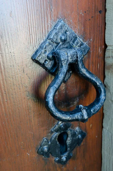 Dusty vecchia maniglia della porta e piastra di blocco — Foto Stock