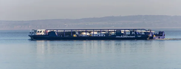 Airbus A380 Tragfläche auf dem afon dyfrdwy barge — Stockfoto