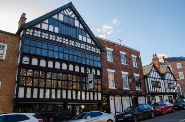 Chester, UK: Mar 1, 2020: Ayı ve Billet 1664 yılına dayanan geleneksel bir Englsih Inn. Lower Bridge Caddesi, Chester 'da..