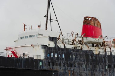 Llanerch-y-Mor, Birleşik Krallık: 31 Haziran 2019: Yolcu feribot gemisi, TSS Lancaster Dükü 1956-1979 yılları arasında faaliyet göstermiştir. O zamanlar turistlerin ilgi odağı olarak kullanılmak üzere sürekli olarak kıyıya vurularak terk edildi..