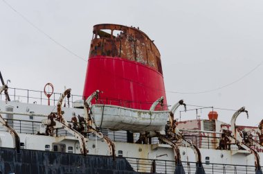 Llanerch-y-Mor, Birleşik Krallık: 31 Haziran 2019: Yolcu feribot gemisi, TSS Lancaster Dükü 1956-1979 yılları arasında faaliyet göstermiştir. O zamanlar turistlerin ilgi odağı olarak kullanılmak üzere sürekli olarak kıyıya vurularak terk edildi..