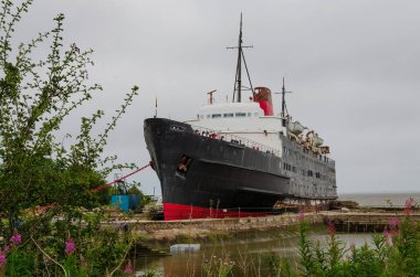 Llanerch-y-Mor, Birleşik Krallık: 31 Haziran 2019: Yolcu feribot gemisi, TSS Lancaster Dükü 1956-1979 yılları arasında faaliyet göstermiştir. O zamanlar turistlerin ilgi odağı olarak kullanılmak üzere sürekli olarak kıyıya vurularak terk edildi..