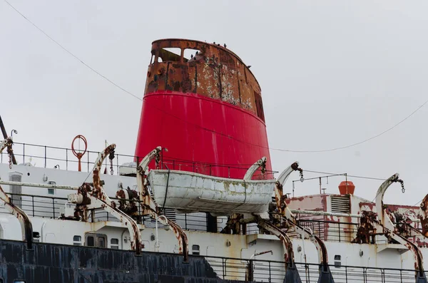 Llanerch-y-Mor, Birleşik Krallık: 31 Haziran 2019: Yolcu feribot gemisi, TSS Lancaster Dükü 1956-1979 yılları arasında faaliyet göstermiştir. O zamanlar turistlerin ilgi odağı olarak kullanılmak üzere sürekli olarak kıyıya vurularak terk edildi..
