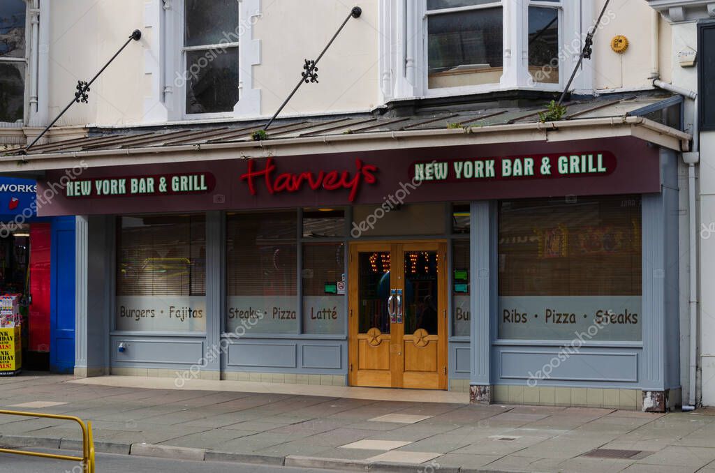 Llandudno, Reino Unido 6 de mayo de 2019 La sucursal de Llandudno del Harvey 's New York Bar