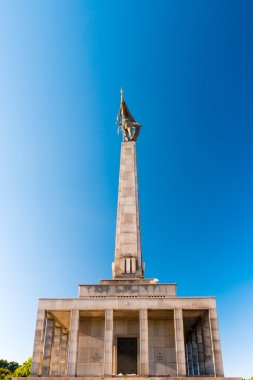 Slavin - Abide ve Sovyet ordusu askerleri için mezarlığı
