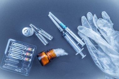 Tıbbi nesneleri natürmort yukarıda da görüleceği.