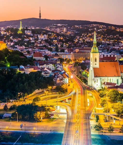 ブラチスラヴァ市内中心部の夜景 — ストック写真