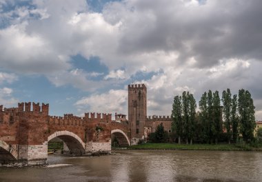 Ponte Scaligero Ortaçağ taş köprü