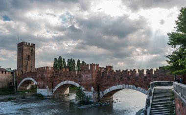 Ponte Scaligero Ortaçağ taş köprü