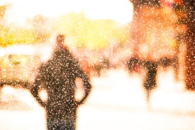 Kışın şehir commuters