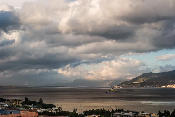 De haven van messina in Sicilië — Stockfoto