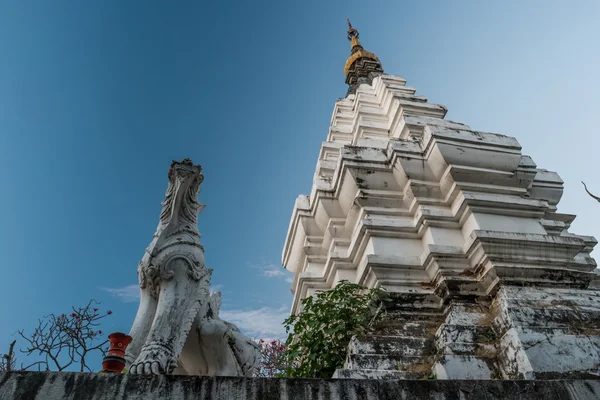 Храм в Чіанг травня, Таїланд — стокове фото