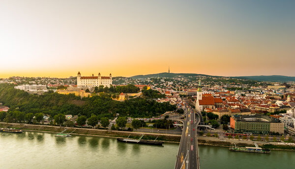 Ночной вид на центр Братиславы
