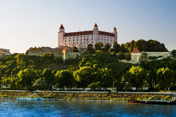 Bratislava Burg in der Hauptstadt der Slowakischen Republik. — Stockfoto