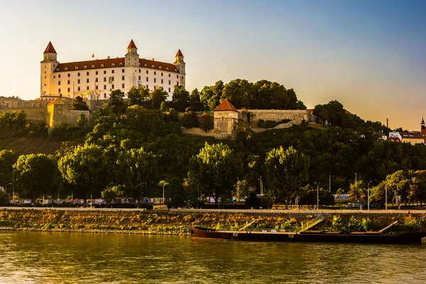 Bratislava castle in capital city of Slovak republic. — Stock Photo, Image